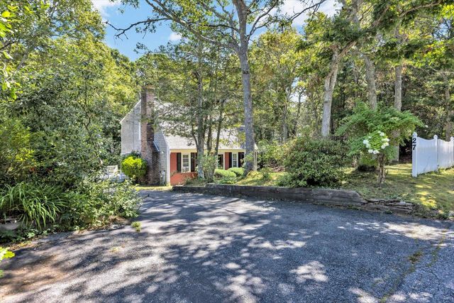 27 Oregon Road, Mashpee, MA 02649