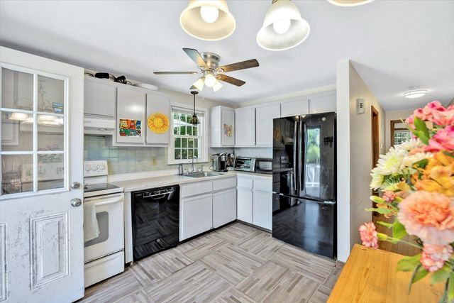 27 Oregon Road, Mashpee, MA 02649