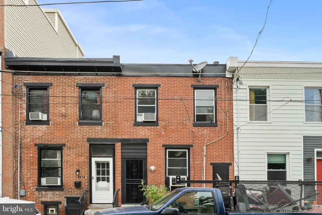 2516 COLLINS ST, PHILADELPHIA, PA 19125 — exterior