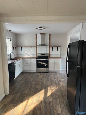 2215 Sullivan Road NW, Huntsville, AL 35810