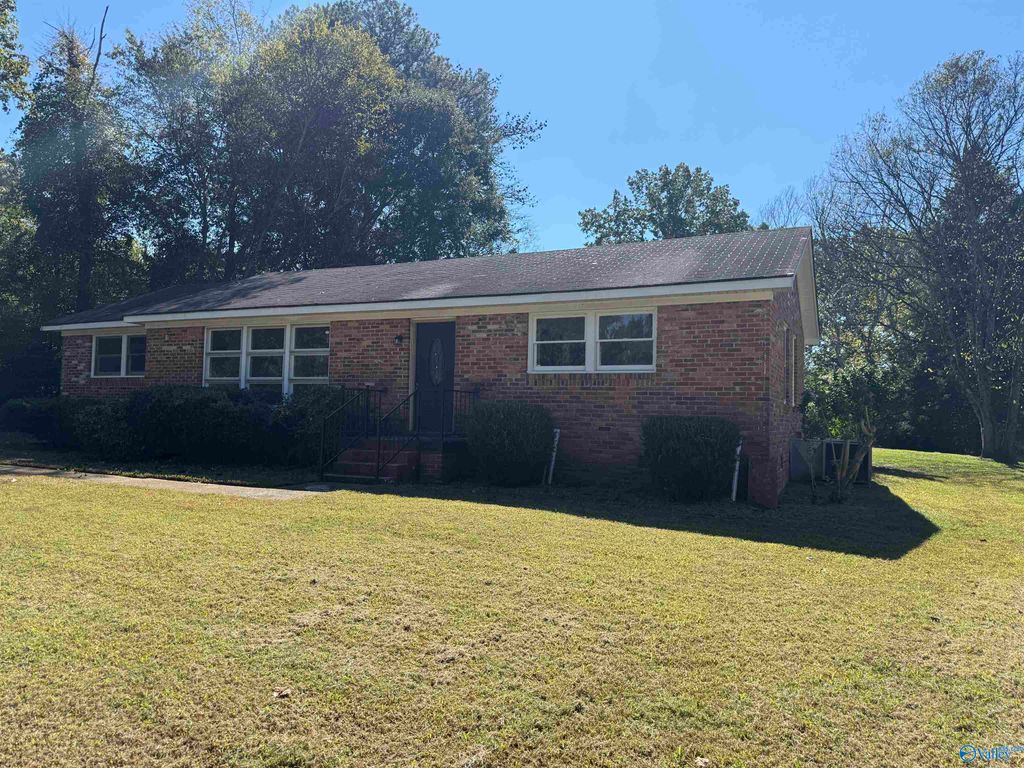 2215 Sullivan Road NW, Huntsville, AL 35810