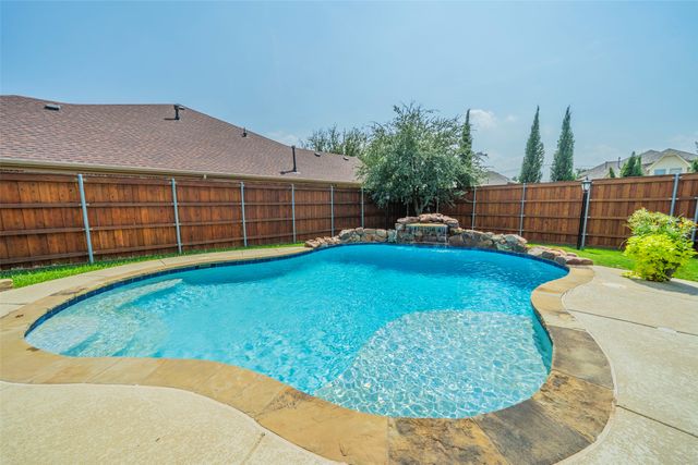 5048 Golden Eagle Drive, Grand Prairie, TX 75052