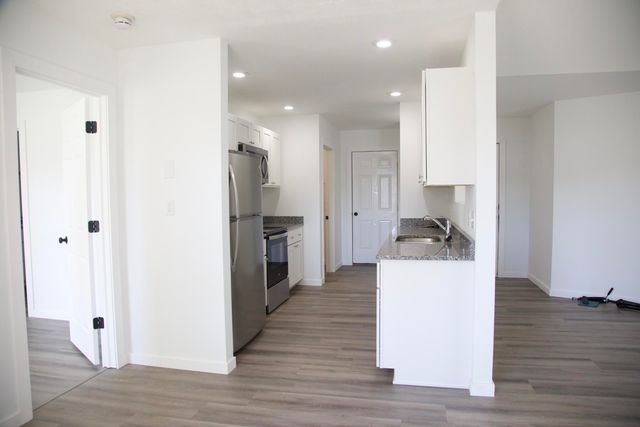 1044 South Missouri Avenue, Springfield, MO 65807