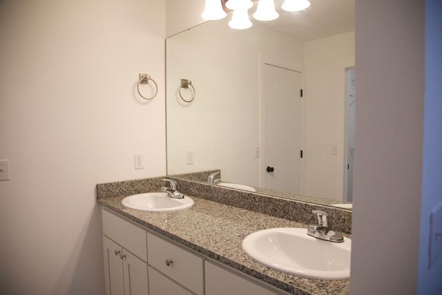 1044 South Missouri Avenue, Springfield, MO 65807