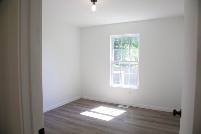 1044 South Missouri Avenue, Springfield, MO 65807