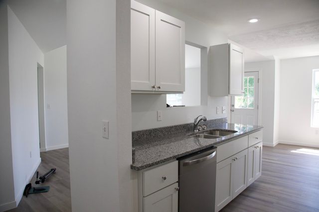 1044 South Missouri Avenue, Springfield, MO 65807