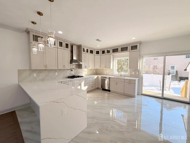 46 Foyer Street, Edison, NJ 08817