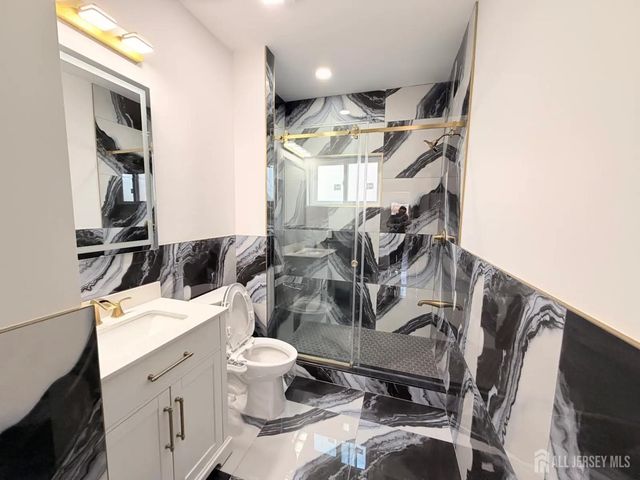 46 Foyer Street, Edison, NJ 08817