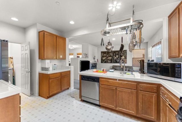 10266 Spruce Woodlands Way Way, Escondido, CA 92026
