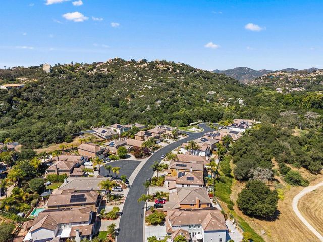 10266 Spruce Woodlands Way Way, Escondido, CA 92026