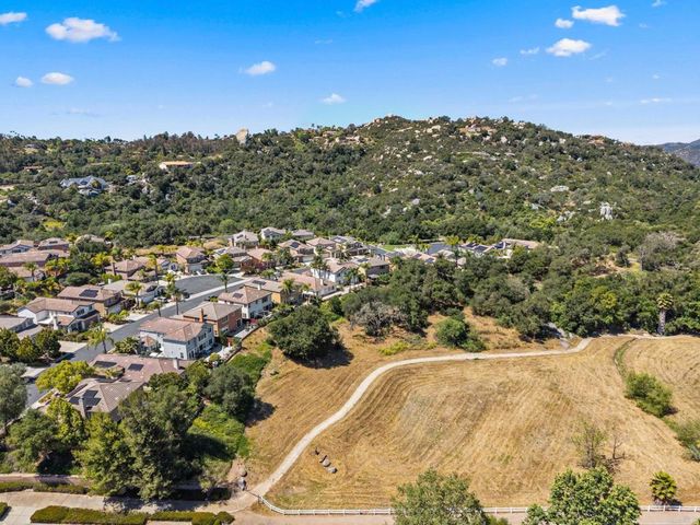10266 Spruce Woodlands Way Way, Escondido, CA 92026