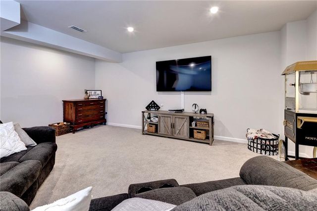 612 Clements Mill TRCE, Williamsburg, VA 23185