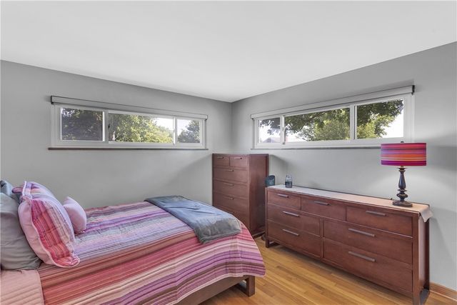 930 Crestview Dr, Ellwood City, PA 16117