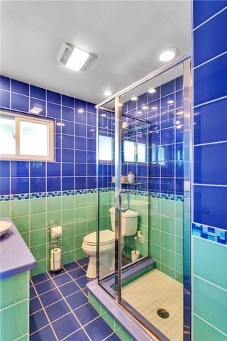 930 Crestview Dr, Ellwood City, PA 16117