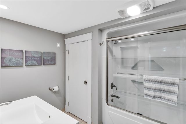 930 Crestview Dr, Ellwood City, PA 16117