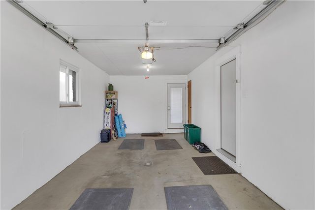 930 Crestview Dr, Ellwood City, PA 16117
