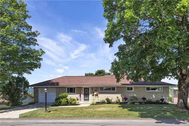 930 Crestview Dr, Ellwood City, PA 16117