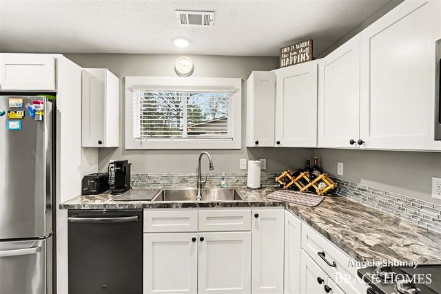 1653 S Beech Avenue, White Cloud, MI 49349