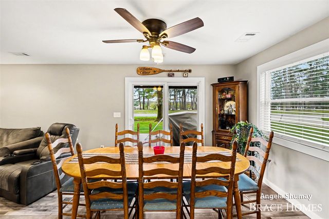 1653 S Beech Avenue, White Cloud, MI 49349