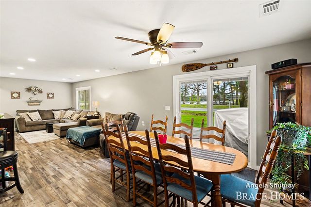 1653 S Beech Avenue, White Cloud, MI 49349