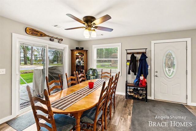 1653 S Beech Avenue, White Cloud, MI 49349