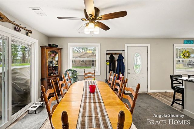 1653 S Beech Avenue, White Cloud, MI 49349