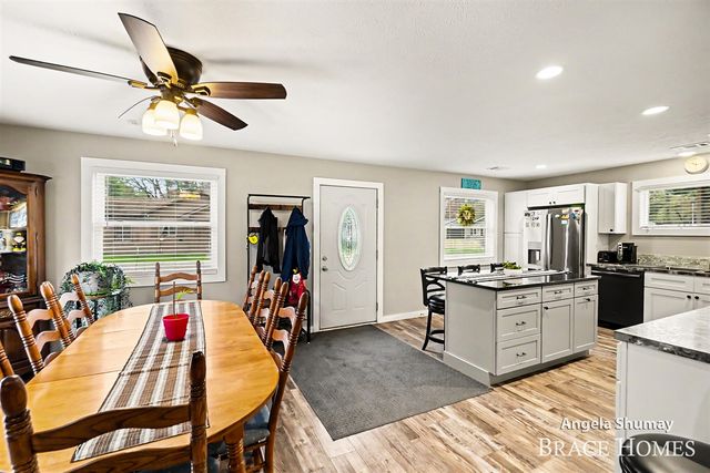 1653 S Beech Avenue, White Cloud, MI 49349