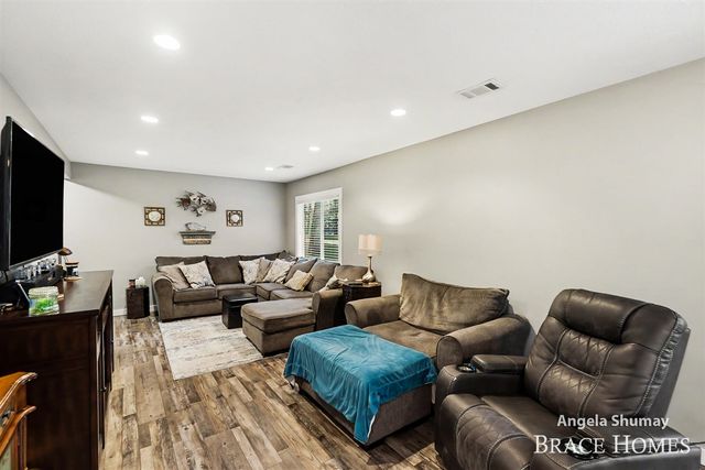 1653 S Beech Avenue, White Cloud, MI 49349