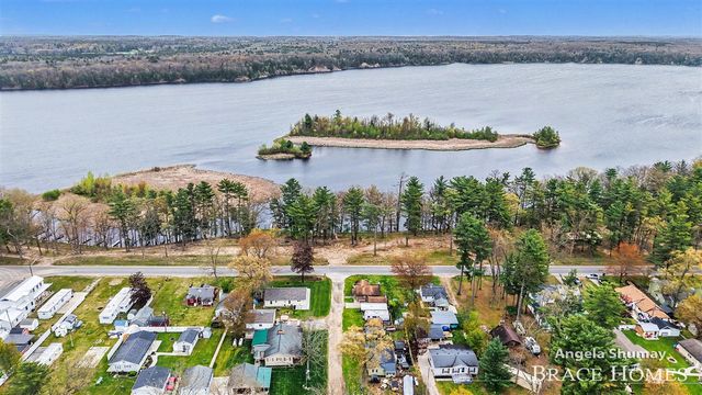 1653 S Beech Avenue, White Cloud, MI 49349