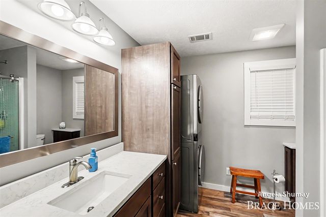 1653 S Beech Avenue, White Cloud, MI 49349