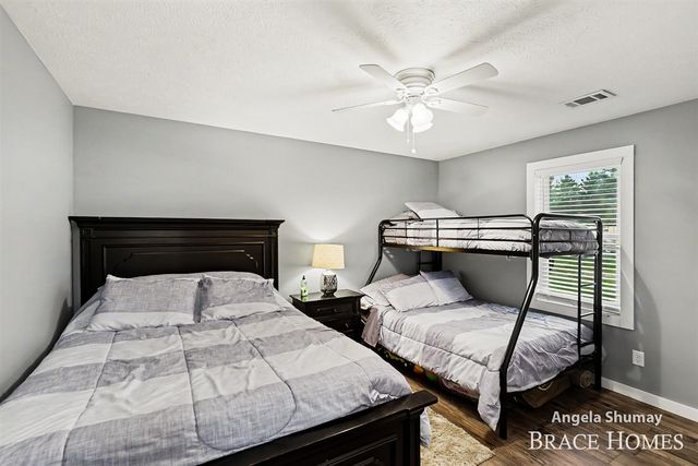 1653 S Beech Avenue, White Cloud, MI 49349