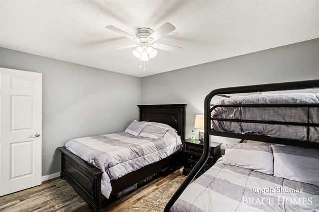 1653 S Beech Avenue, White Cloud, MI 49349