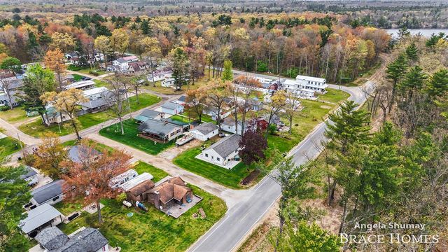 1653 S Beech Avenue, White Cloud, MI 49349