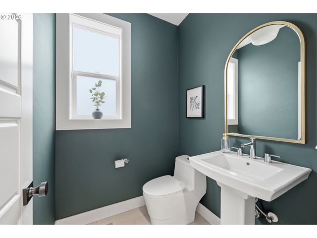 2361 ROLLIE Loop, Eugene, OR 97405