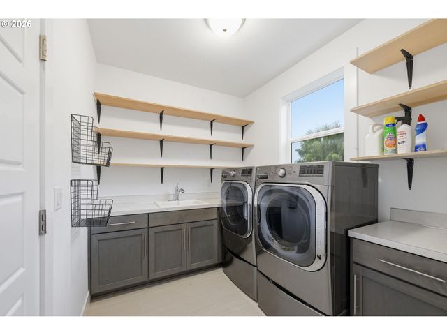 2361 ROLLIE Loop, Eugene, OR 97405