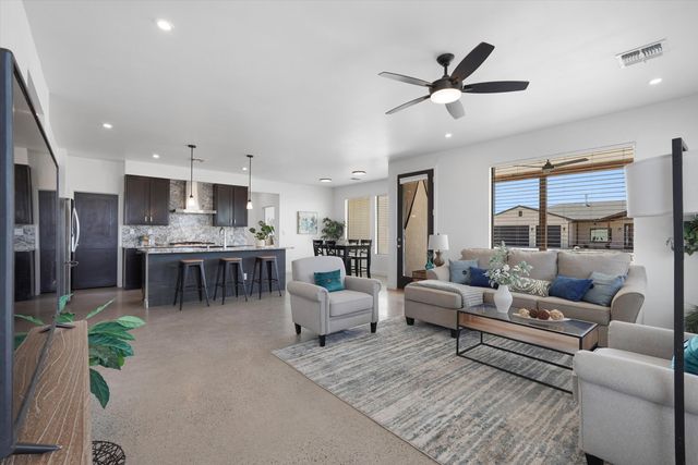 609 2nd Street NE, Rio Rancho, NM 87124