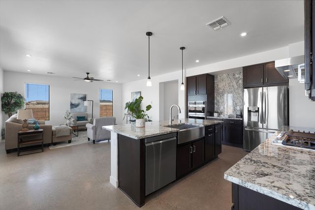 609 2nd Street NE, Rio Rancho, NM 87124