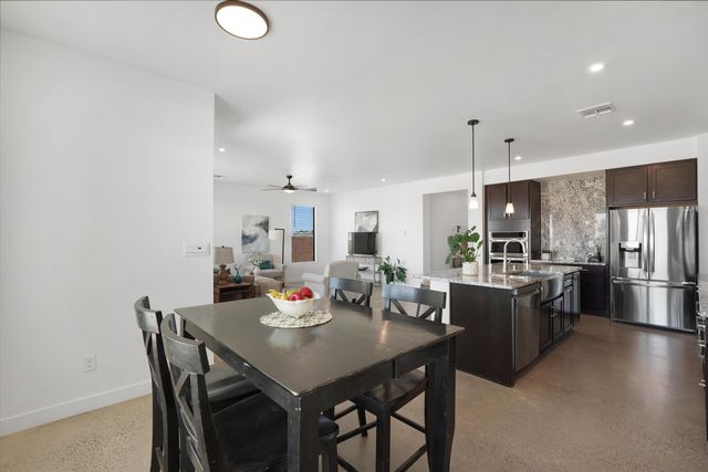 609 2nd Street NE, Rio Rancho, NM 87124
