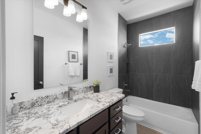 609 2nd Street NE, Rio Rancho, NM 87124