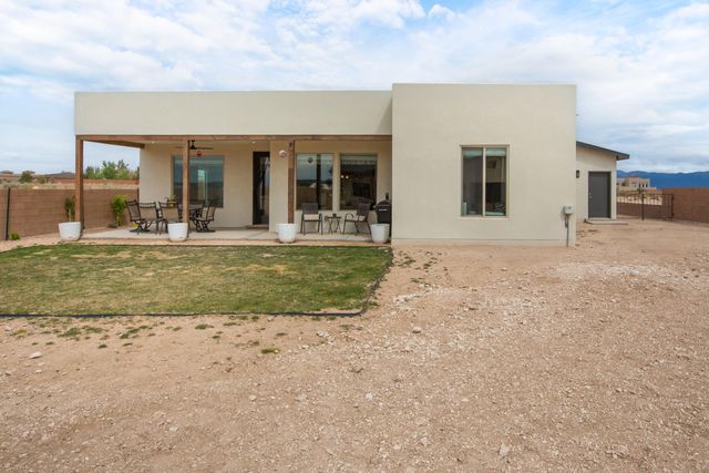 609 2nd Street NE, Rio Rancho, NM 87124