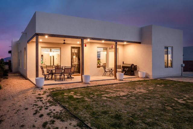 609 2nd Street NE, Rio Rancho, NM 87124