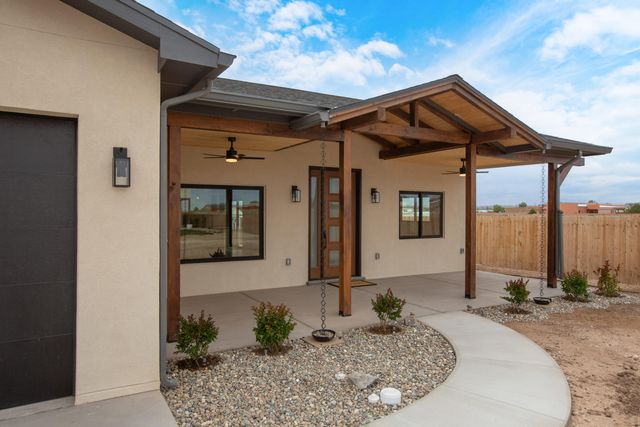 609 2nd Street NE, Rio Rancho, NM 87124