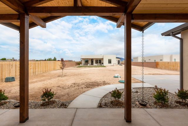 609 2nd Street NE, Rio Rancho, NM 87124