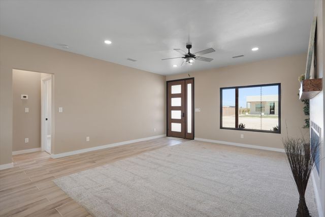 609 2nd Street NE, Rio Rancho, NM 87124