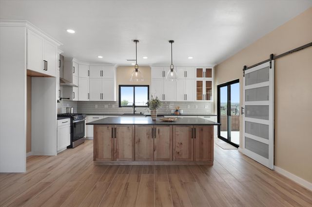 609 2nd Street NE, Rio Rancho, NM 87124