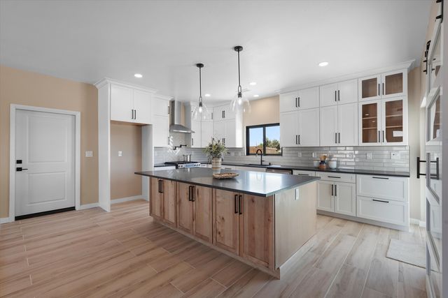 609 2nd Street NE, Rio Rancho, NM 87124
