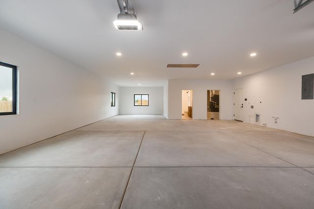609 2nd Street NE, Rio Rancho, NM 87124