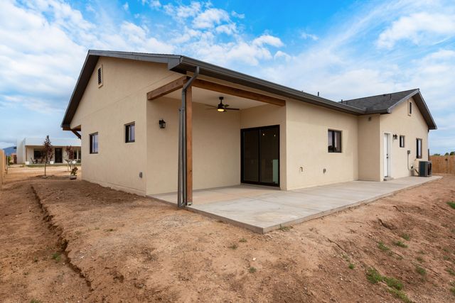 609 2nd Street NE, Rio Rancho, NM 87124