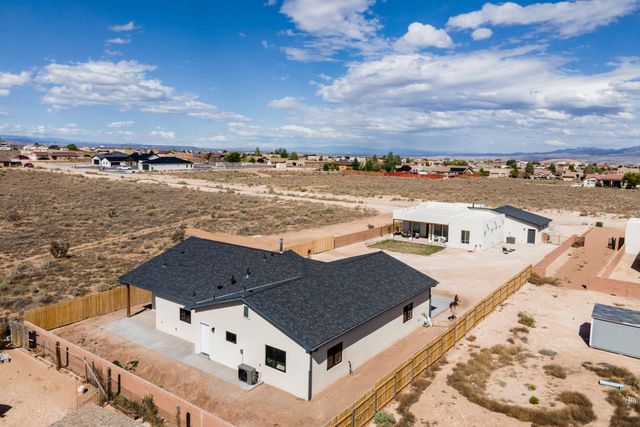 609 2nd Street NE, Rio Rancho, NM 87124