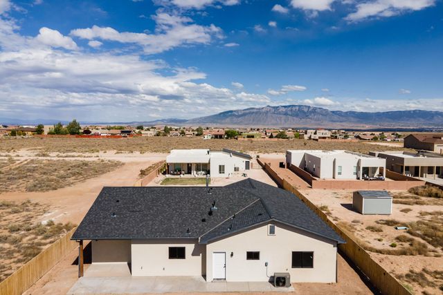 609 2nd Street NE, Rio Rancho, NM 87124